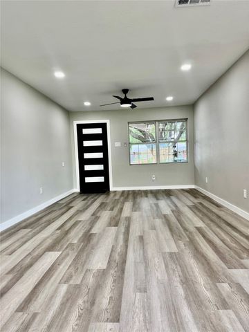 3633 Flamingo Way, Mesquite, TX 75150