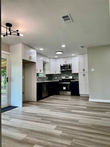 3633 Flamingo Way, Mesquite, TX 75150