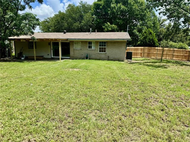 3633 Flamingo Way, Mesquite, TX 75150
