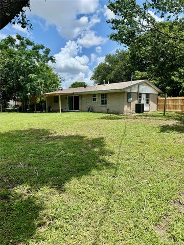 3633 Flamingo Way, Mesquite, TX 75150