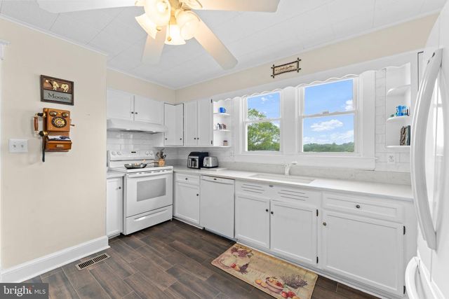 11605 PARKGATE DR, Nokesville, VA 20181