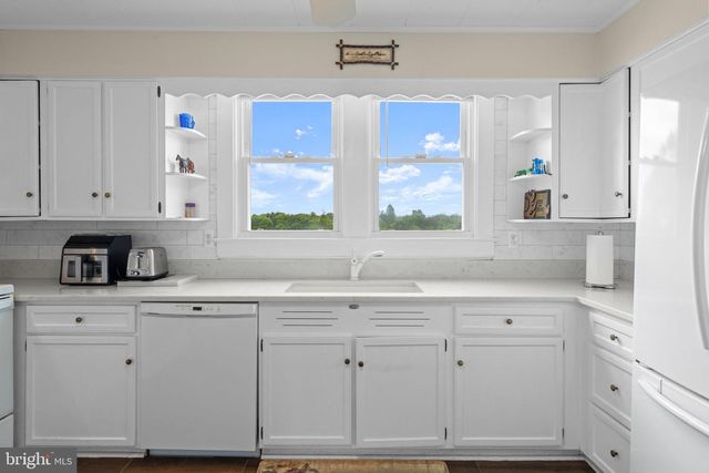 11605 PARKGATE DR, Nokesville, VA 20181