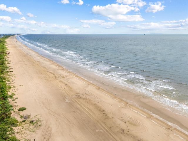 332 Atkinson Street, Port Bolivar, TX 77650