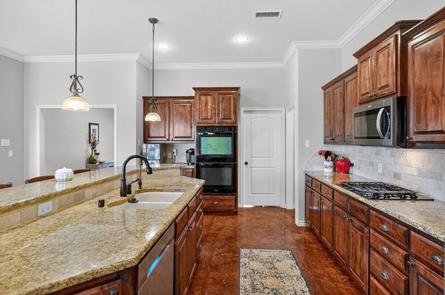 6000 Oak Creek, Midland, TX 79707