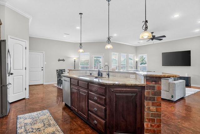 6000 Oak Creek, Midland, TX 79707