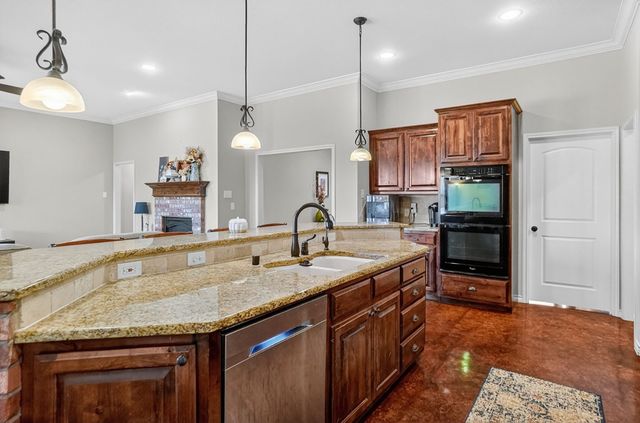 6000 Oak Creek, Midland, TX 79707