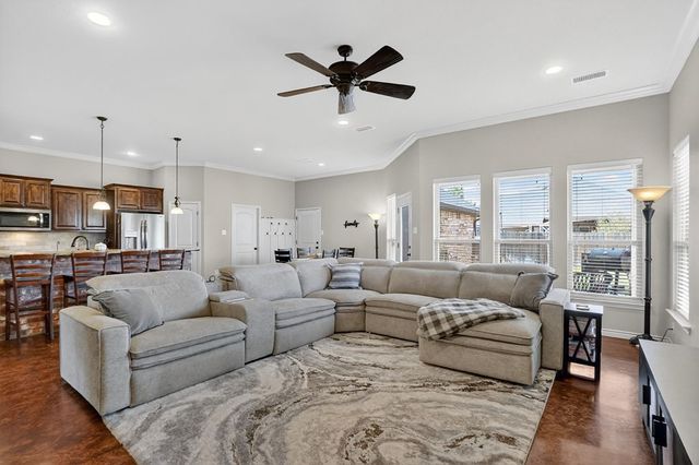 6000 Oak Creek, Midland, TX 79707