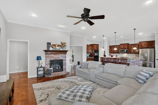 6000 Oak Creek, Midland, TX 79707