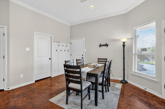 6000 Oak Creek, Midland, TX 79707