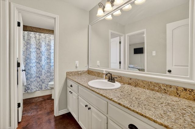 6000 Oak Creek, Midland, TX 79707