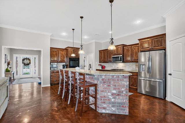 6000 Oak Creek, Midland, TX 79707