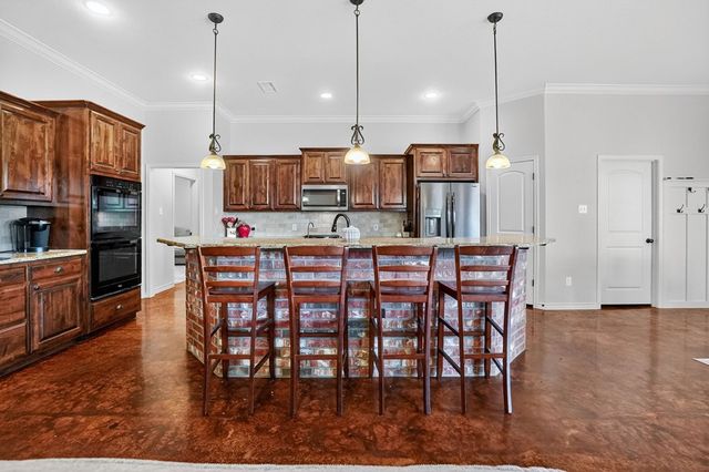 6000 Oak Creek, Midland, TX 79707