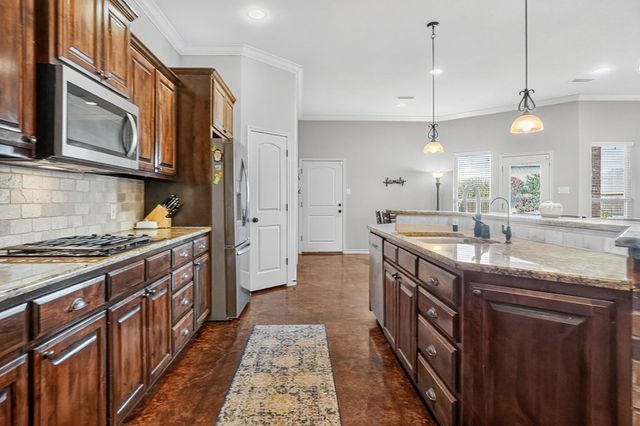 6000 Oak Creek, Midland, TX 79707