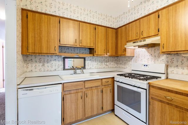 35278 Bristlecone, Clinton Charter Township, MI 48035