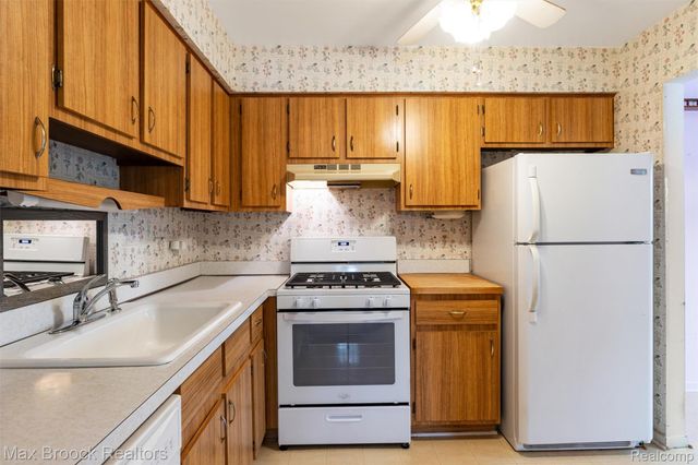35278 Bristlecone, Clinton Charter Township, MI 48035