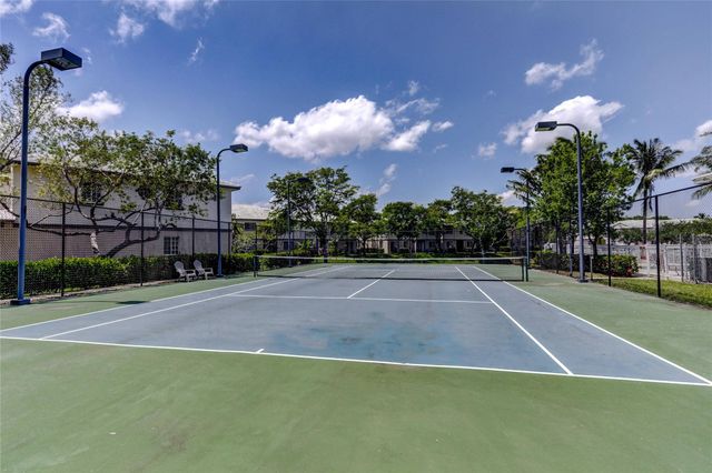 2037 Nassau Dr, Riviera Beach, FL 33404