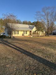 420 Inglewood Dr, Tullahoma, TN 37388