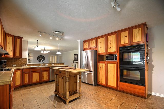 708 Mockingbird Lane, Kerrville, TX 78028