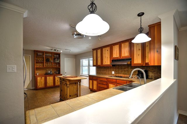 708 Mockingbird Lane, Kerrville, TX 78028