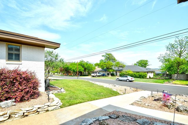 708 Mockingbird Lane, Kerrville, TX 78028