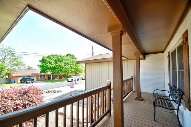 708 Mockingbird Lane, Kerrville, TX 78028