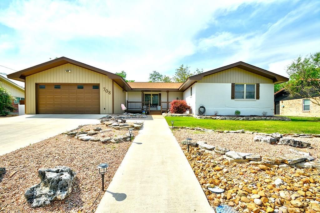 708 Mockingbird Lane, Kerrville, TX 78028