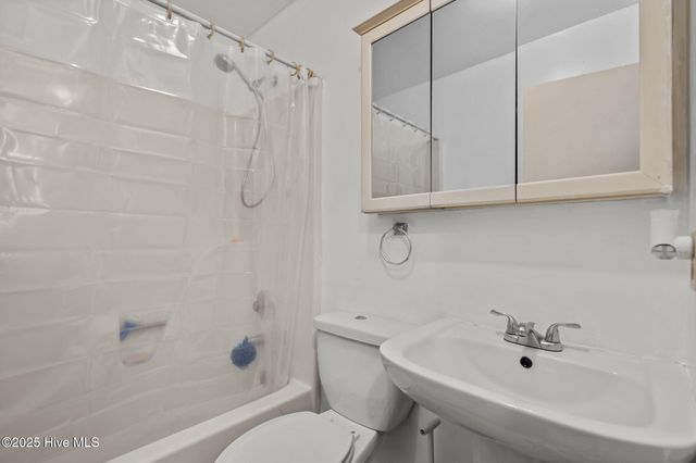 120 Charter Drive, Wilmington, NC 28403