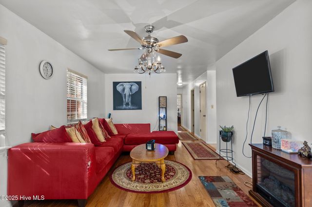 120 Charter Drive, Wilmington, NC 28403