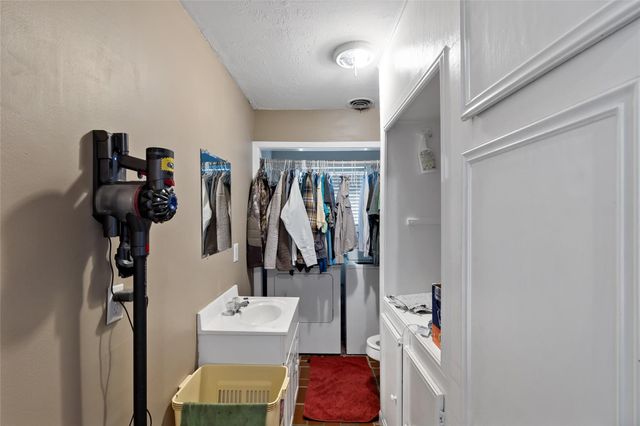 8166 Riley Road, Bryan, TX 77808