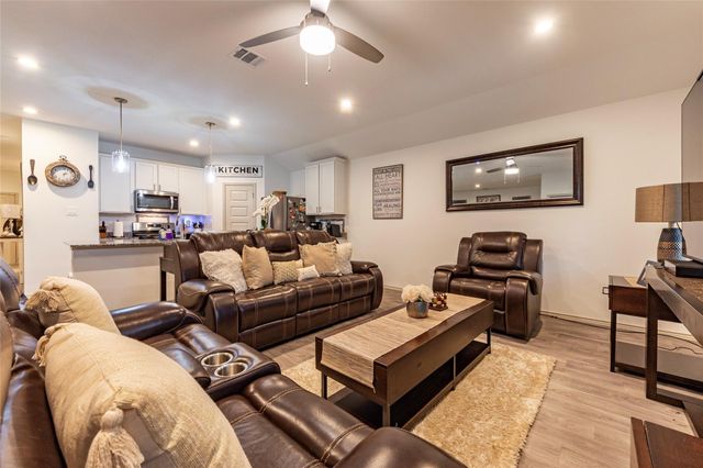 9705 Wall Street, Texas City, TX 77591