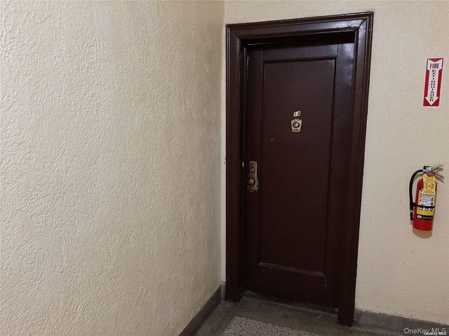 1 Hillside Avenue 1A, Great Neck, NY 11021