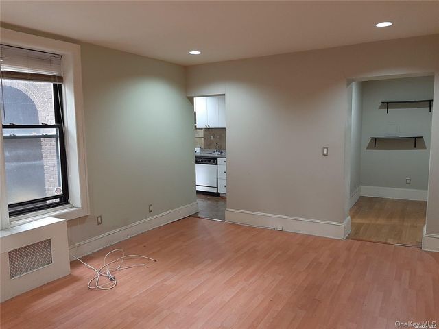 1 Hillside Avenue 1A, Great Neck, NY 11021