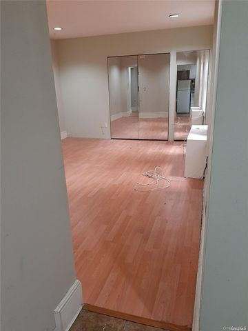 1 Hillside Avenue 1A, Great Neck, NY 11021