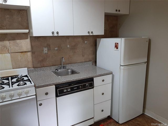 1 Hillside Avenue 1A, Great Neck, NY 11021