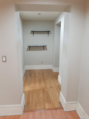 1 Hillside Avenue 1A, Great Neck, NY 11021