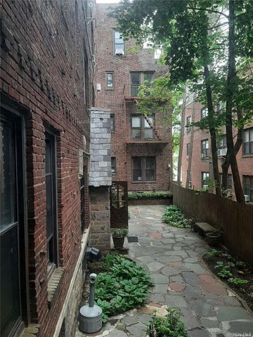 1 Hillside Avenue 1A, Great Neck, NY 11021