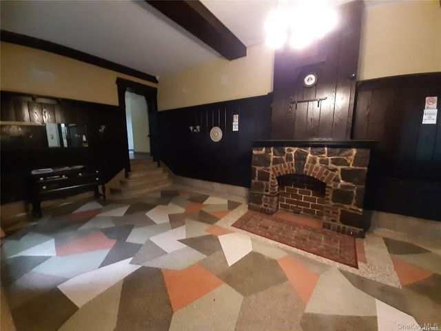 1 Hillside Avenue 1A, Great Neck, NY 11021