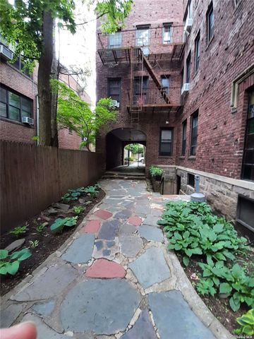 1 Hillside Avenue 1A, Great Neck, NY 11021