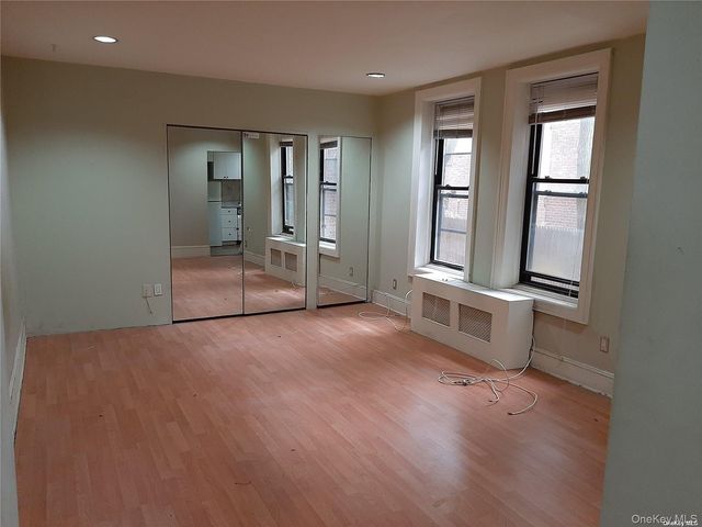 1 Hillside Avenue 1A, Great Neck, NY 11021