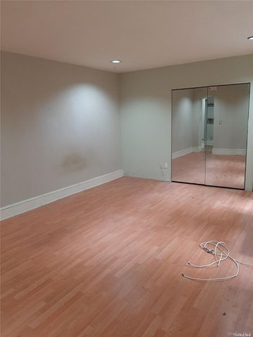 1 Hillside Avenue 1A, Great Neck, NY 11021