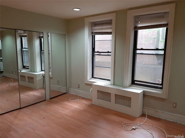 1 Hillside Avenue 1A, Great Neck, NY 11021