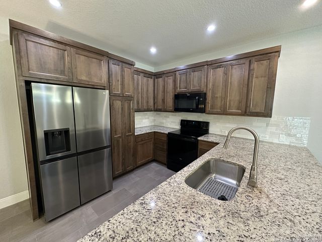 128 MAGNOLIA CIR, Boerne, TX 78006