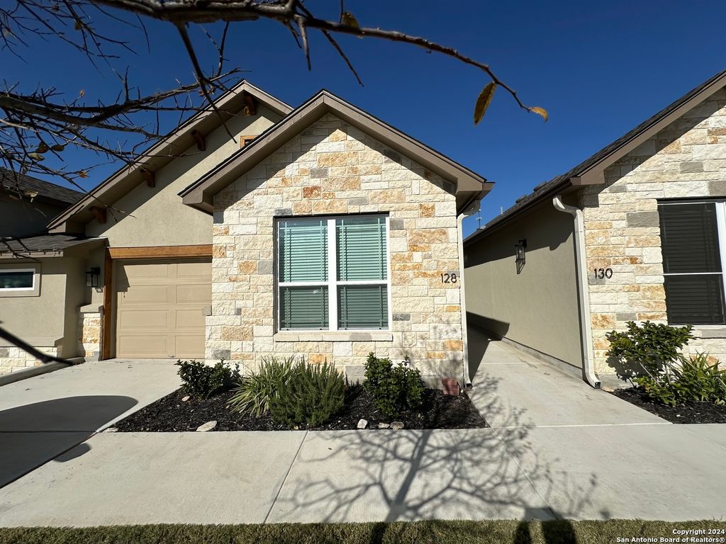 128 MAGNOLIA CIR, Boerne, TX 78006