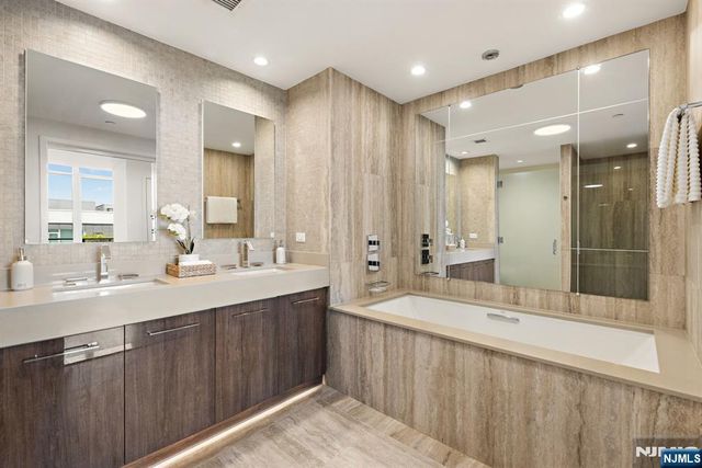 1200 Ave At Port Imperial PH702, Weehawken, NJ 07086