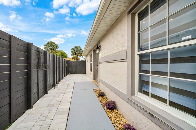 5713 Boynton Bay Circle, Boynton Beach, FL 33437