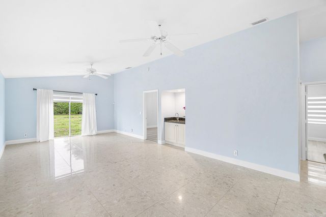 5713 Boynton Bay Circle, Boynton Beach, FL 33437