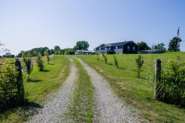 7674 Veterans Memorial Highway, Sharpsburg, KY 40374