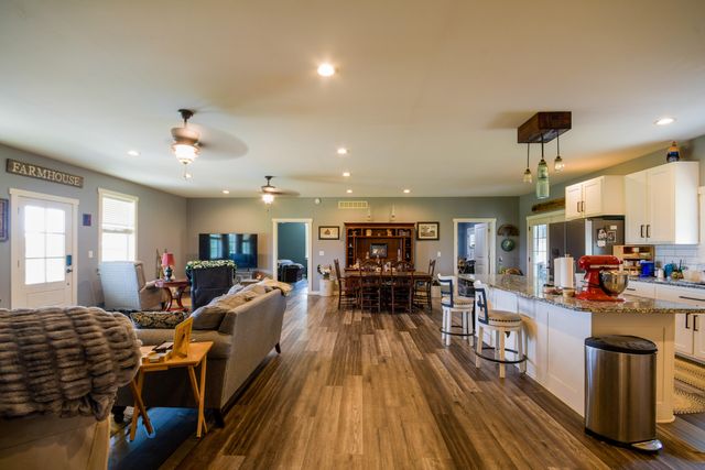 7674 Veterans Memorial Highway, Sharpsburg, KY 40374