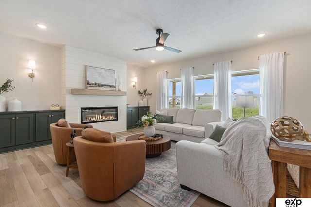 18408 Greenleaf Street, Omaha, NE 68136