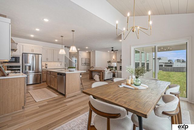 18408 Greenleaf Street, Omaha, NE 68136